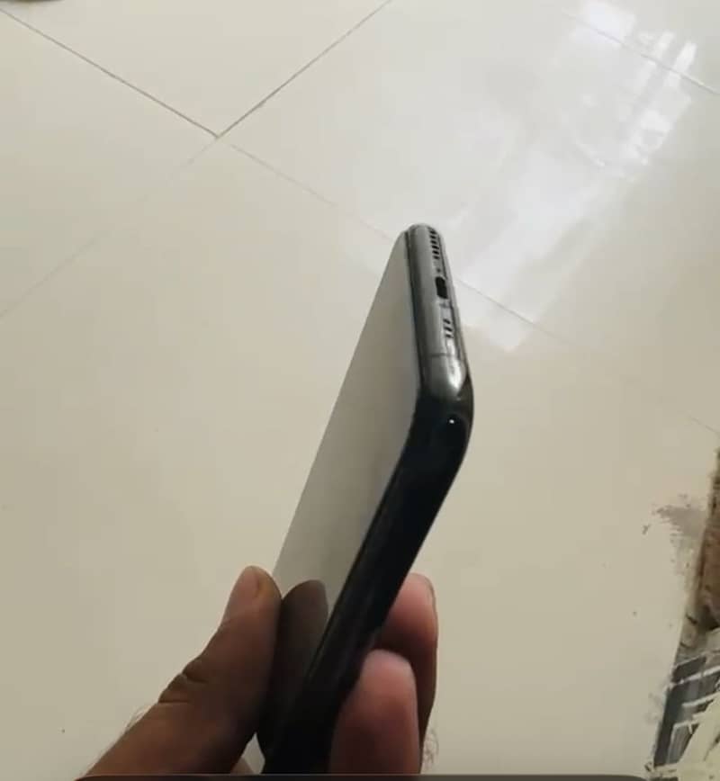 Apple iPhone 11 Pro 4