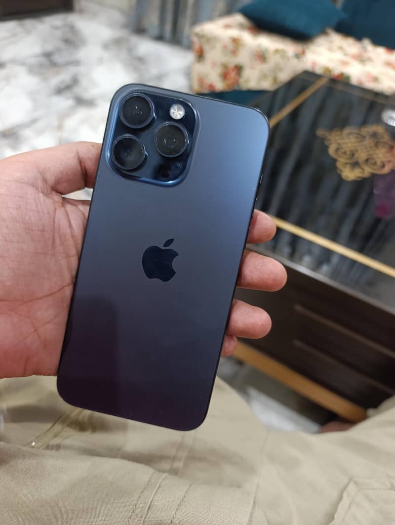 Apple iPhone 15 Pro Max 0