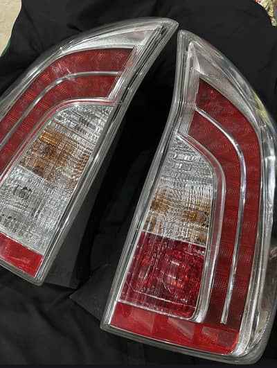 Toyota prius 2014 Genuine Backlights - pair