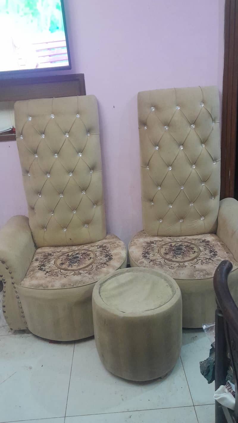 Chairs 0