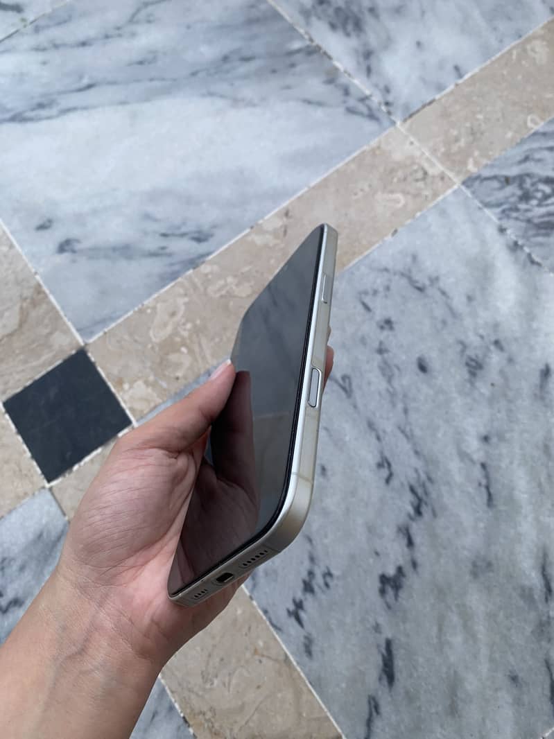 Apple iPhone 16 Plus 1