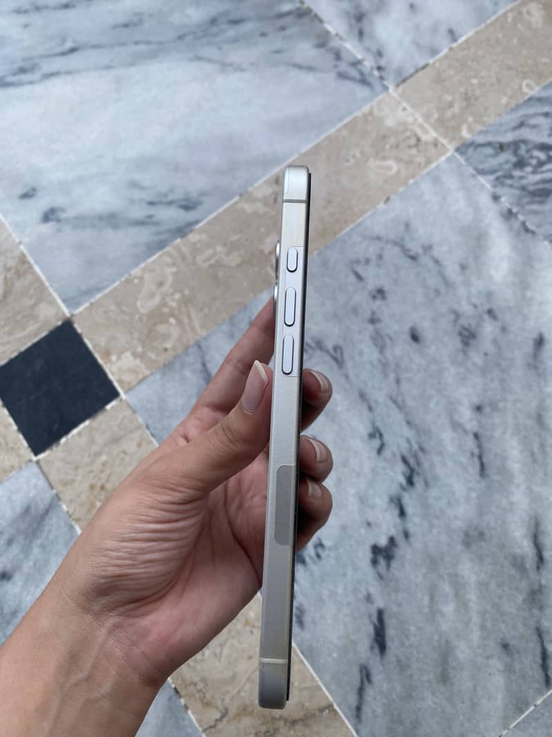 Apple iPhone 16 Plus 3