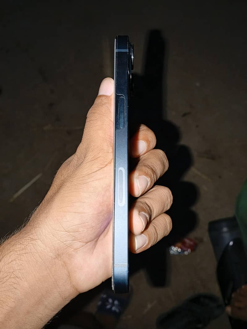 Apple iPhone 13 4