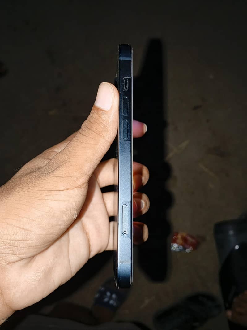 Apple iPhone 13 5