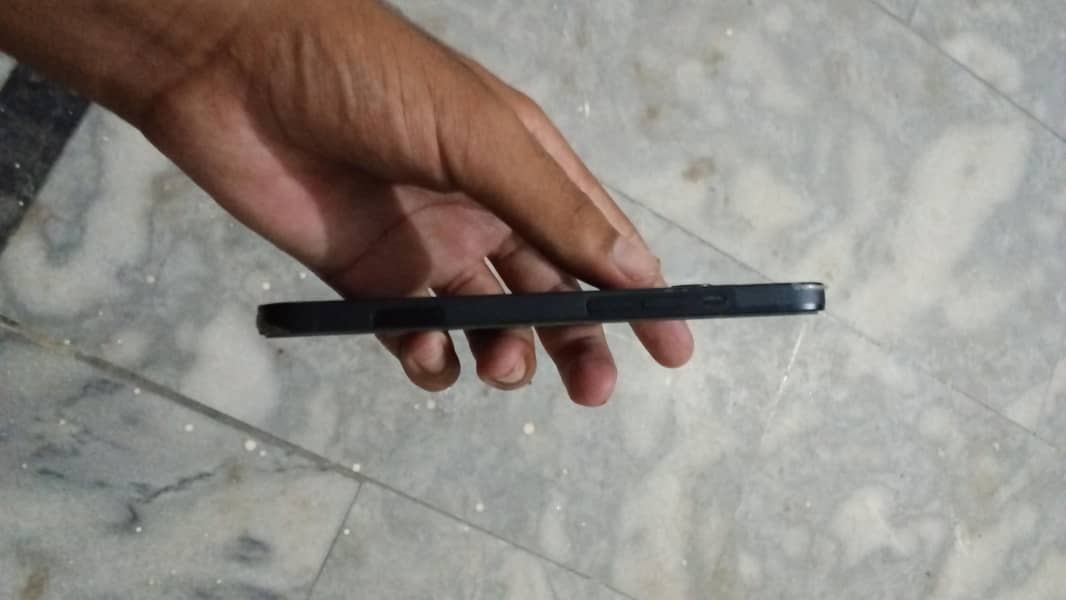 Apple iPhone 13 2
