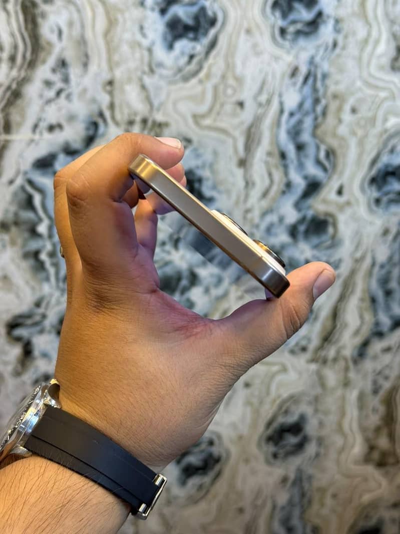 Apple iPhone 16 Pro Max 7