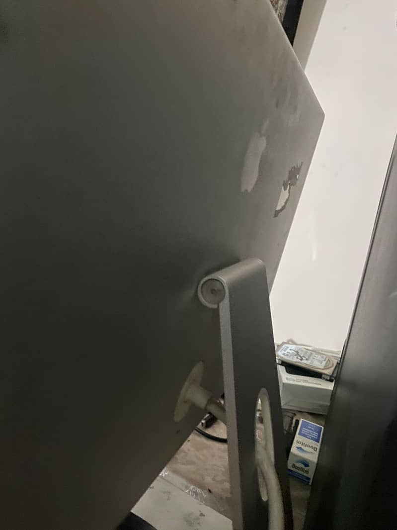APPLE LED SCREEN 1