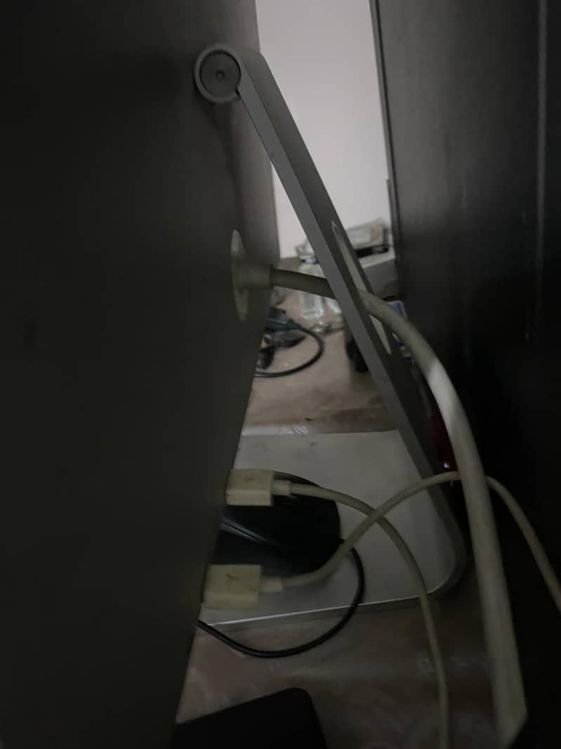 APPLE LED SCREEN 5