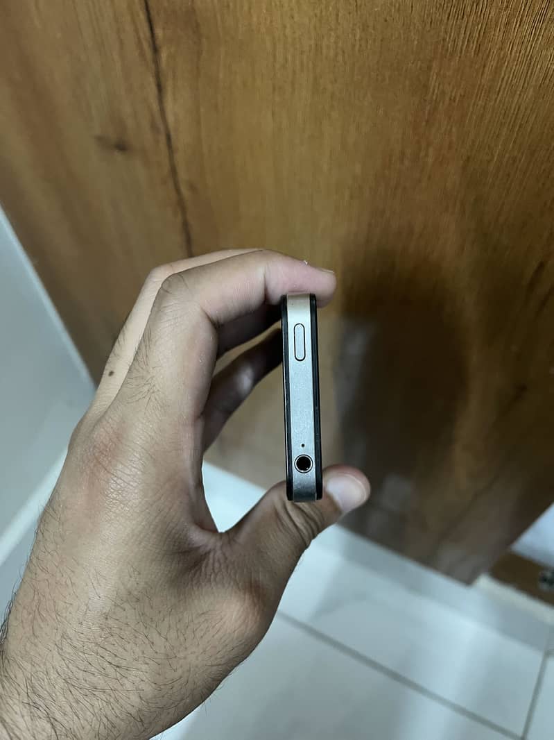 Apple iPhone 4s 1