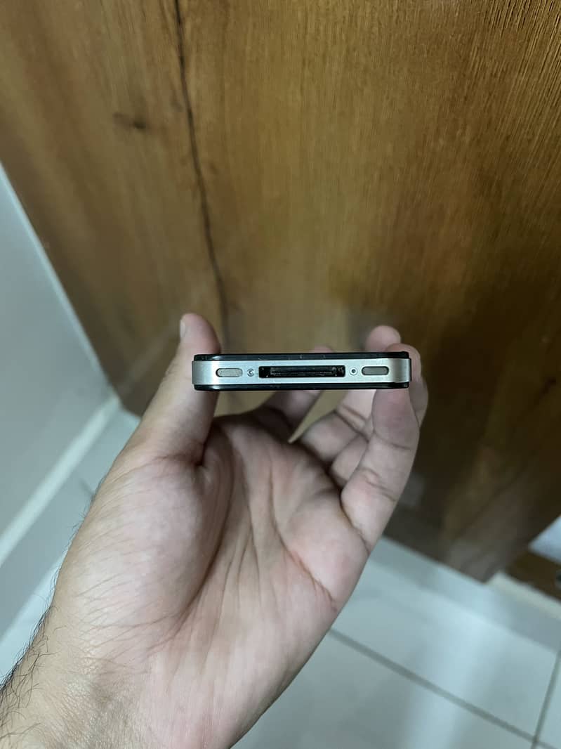 Apple iPhone 4s 6