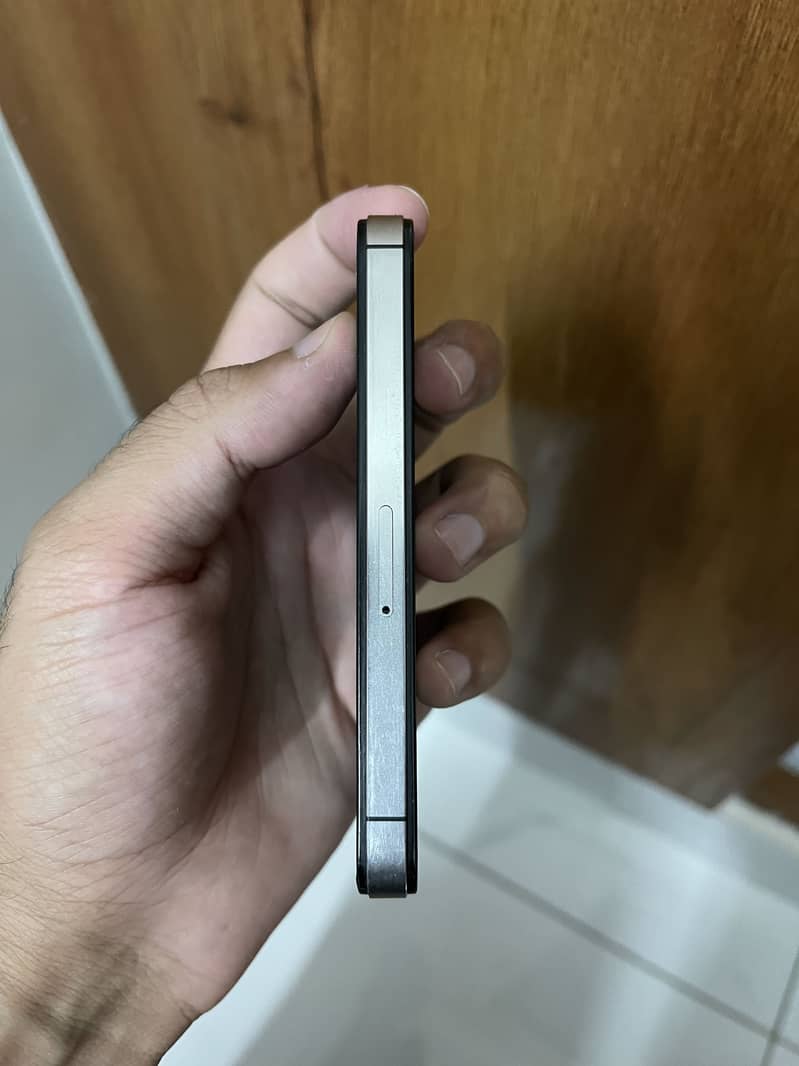 Apple iPhone 4s 7