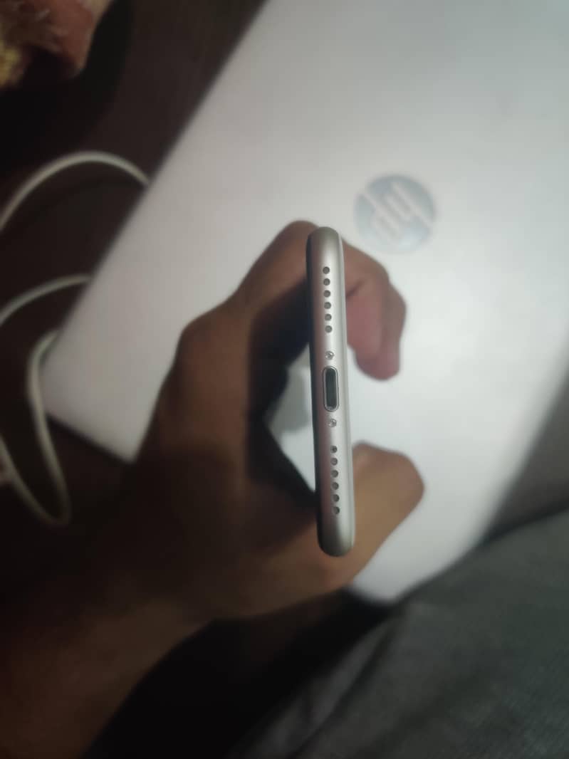 Apple iPhone SE 3 2