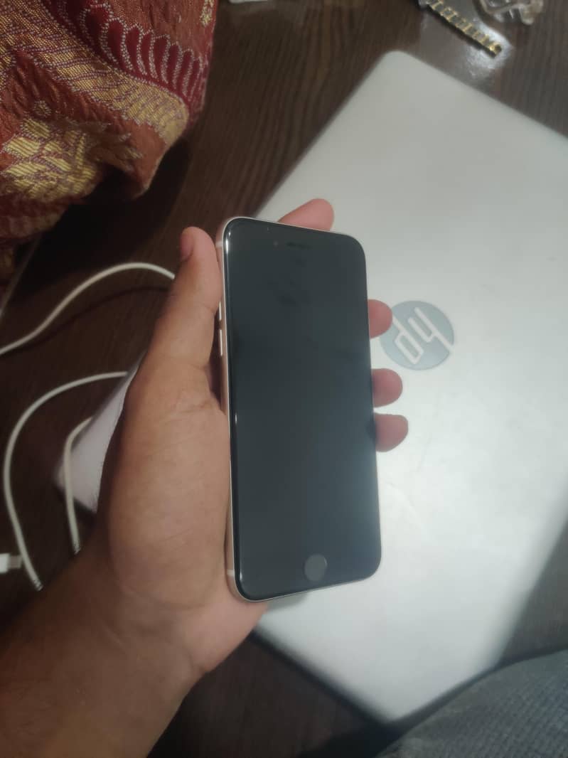 Apple iPhone SE 3 3