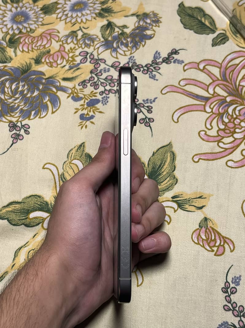 Apple iPhone 15 Pro Max 3