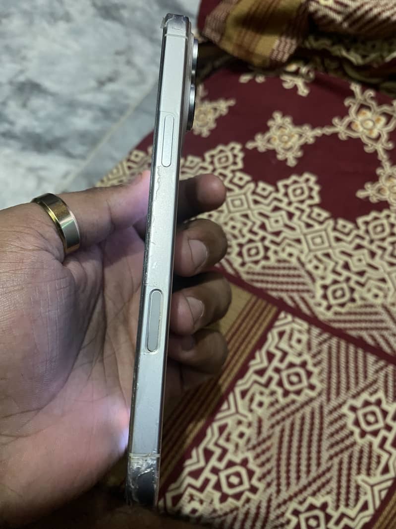 Apple iPhone 16 Pro Max 5
