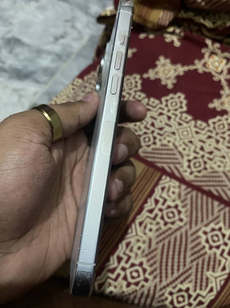 Apple iPhone 16 Pro Max 8