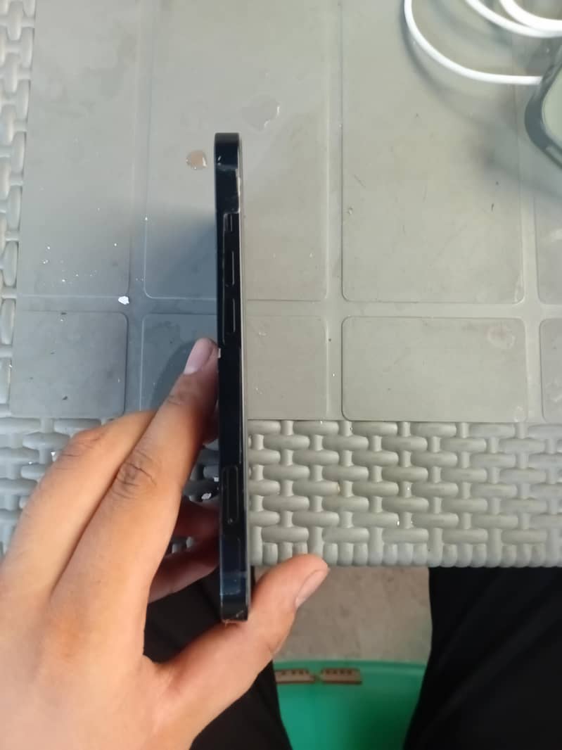 Apple iPhone 13 1