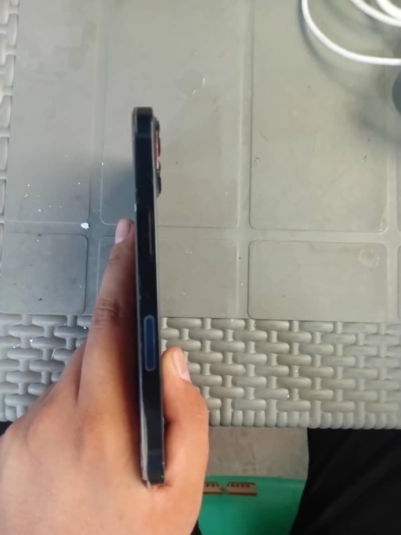 Apple iPhone 13 2