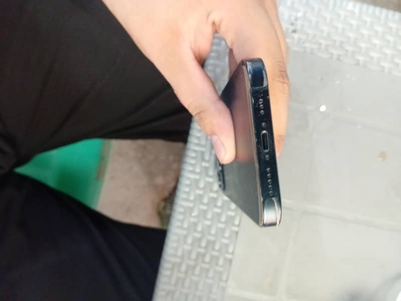 Apple iPhone 13 4