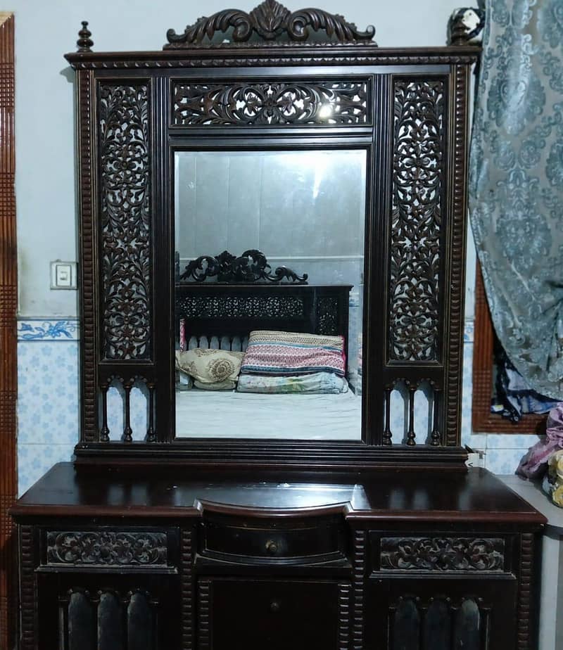 Dressing table 0