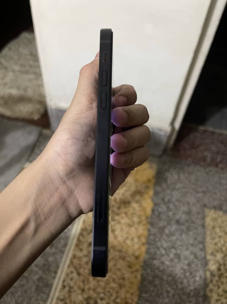 Apple iPhone 12 2
