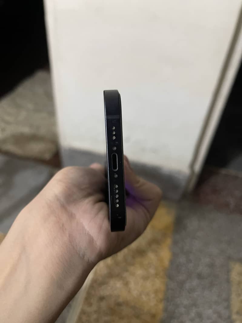 Apple iPhone 12 7