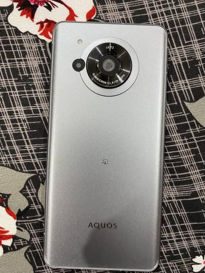 Sharp Aquos R7