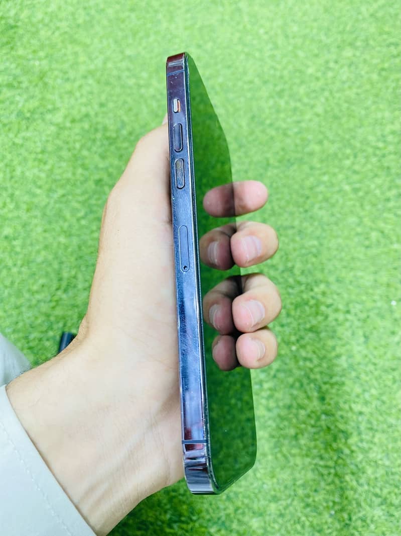 Apple iPhone 14 Pro Max 6