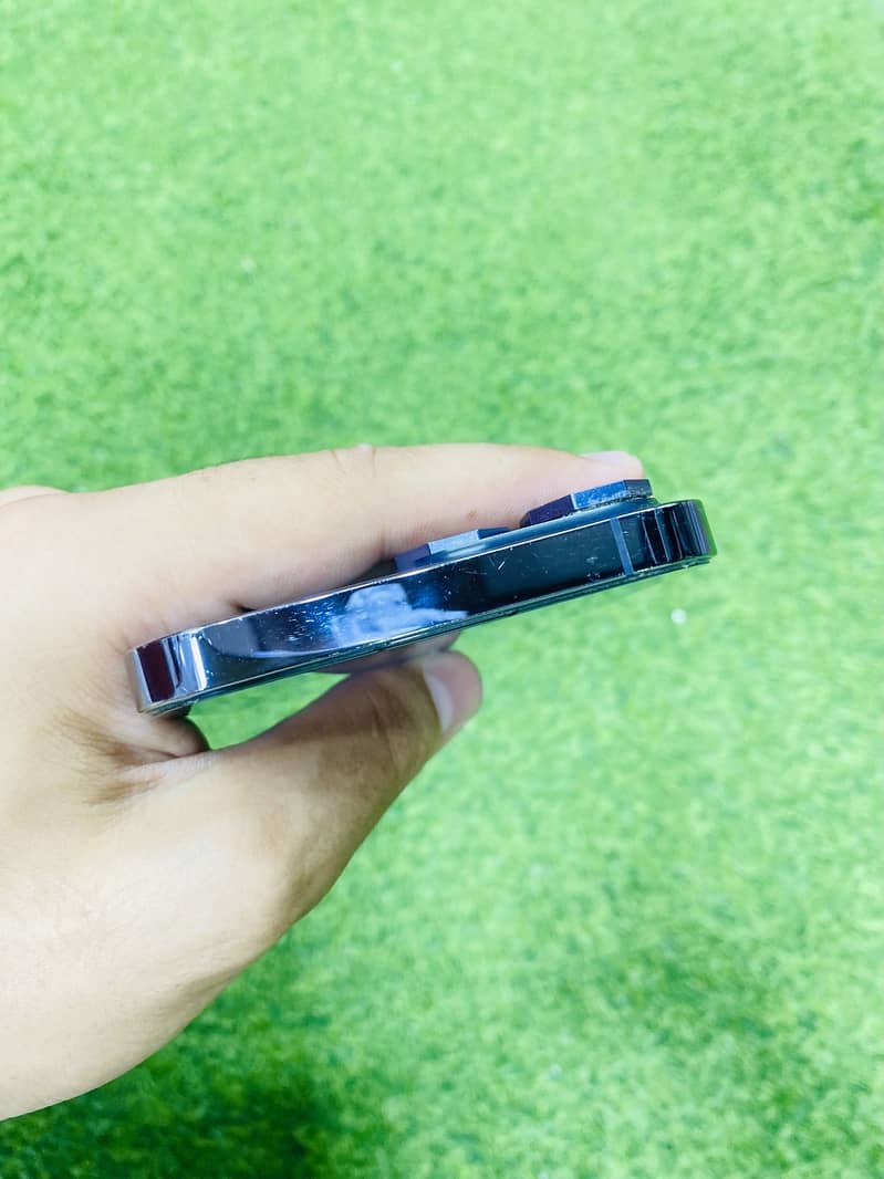 Apple iPhone 14 Pro Max 9
