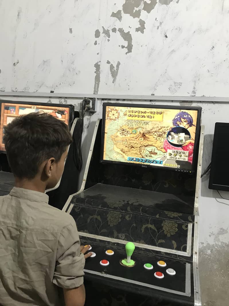 Tokken aracade Machine 0
