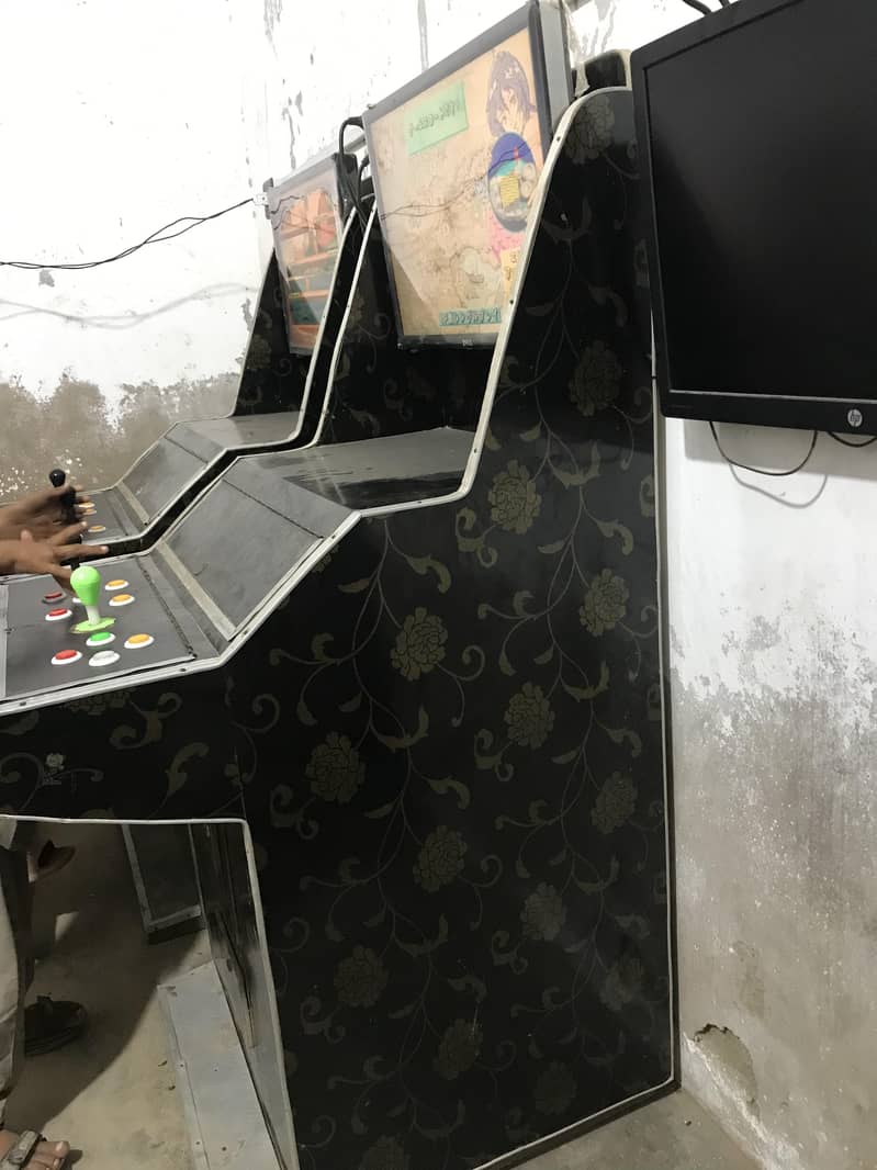 Tokken aracade Machine 1