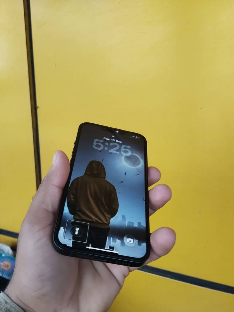 Apple iPhone 13 1