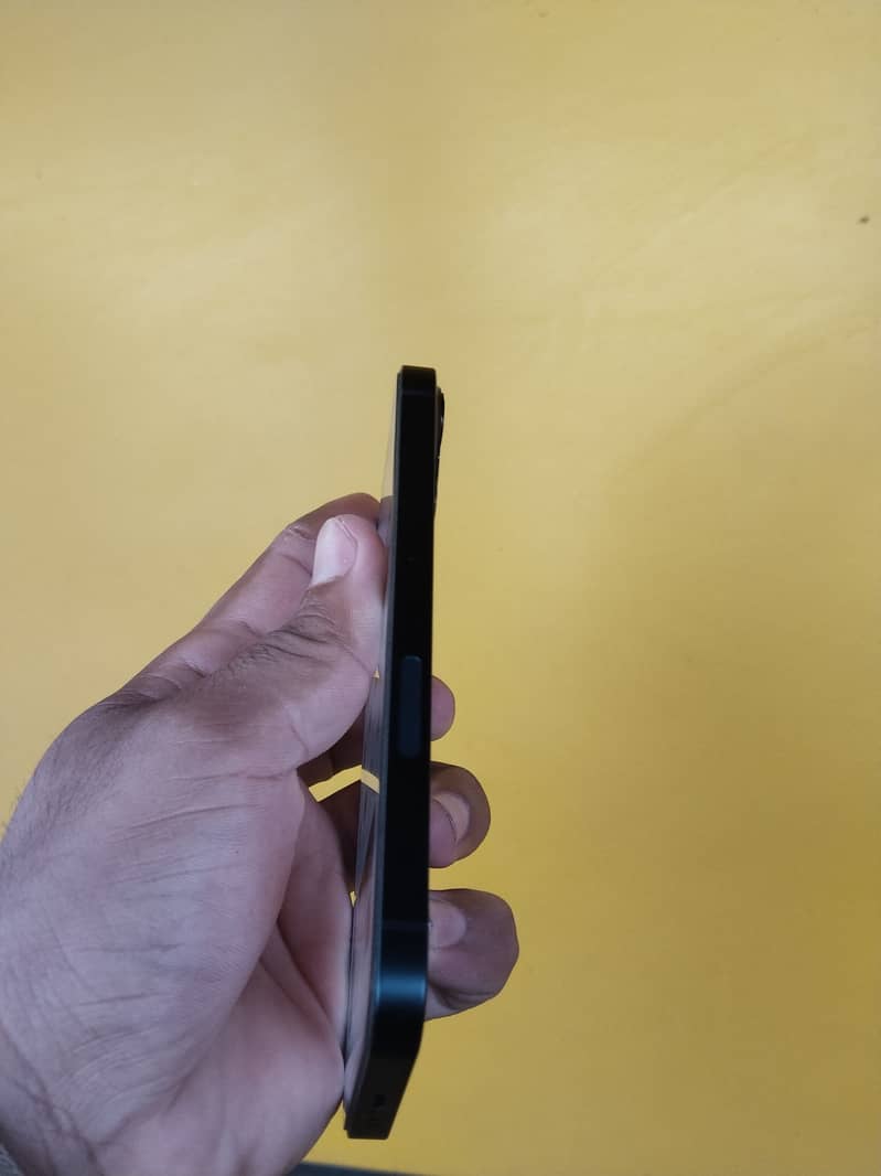 Apple iPhone 13 5