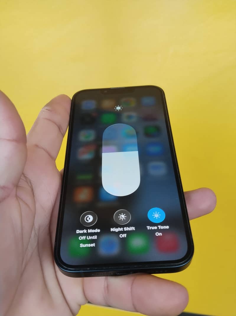 Apple iPhone 13 8