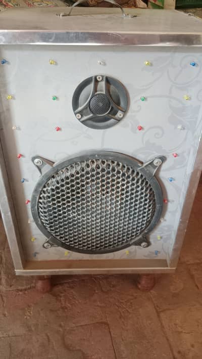 For sell handmade speakers Bluetooth, memory card slot and USB option.
