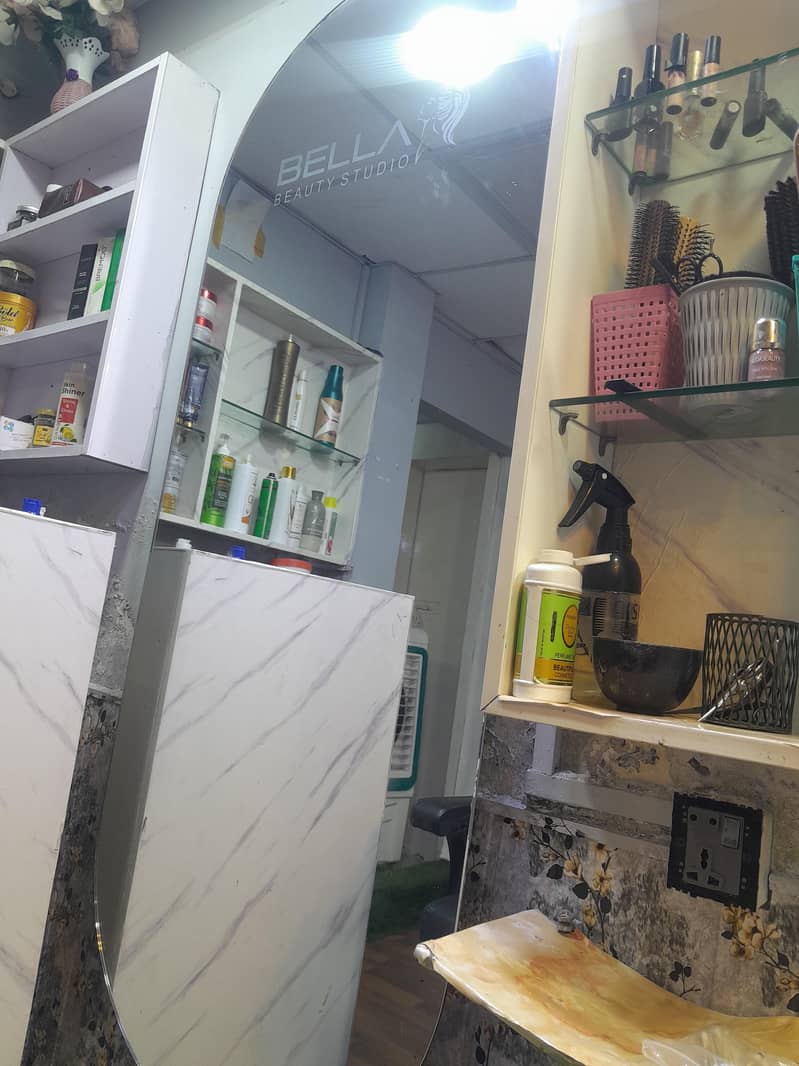 saloon 4