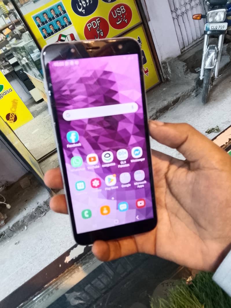 Samsung Mobile J6 1