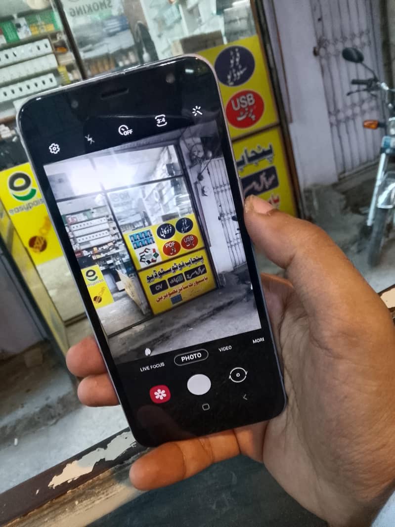 Samsung Mobile J6 3