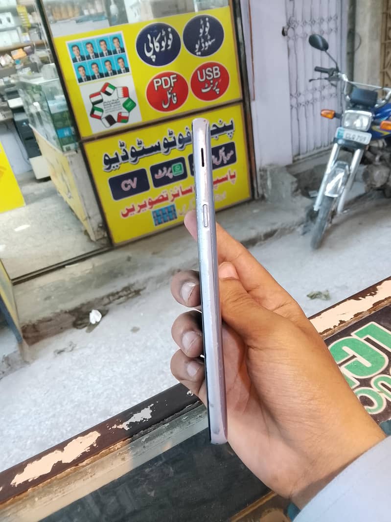 Samsung Mobile J6 5
