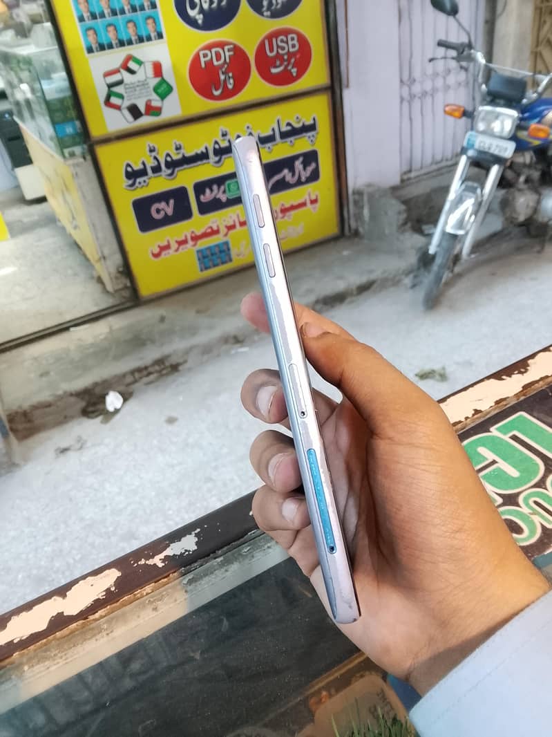 Samsung Mobile J6 6