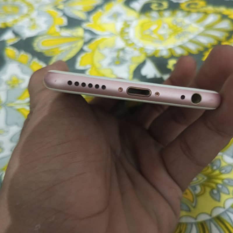 Apple iPhone 6S 4