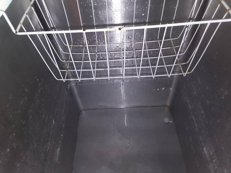 Dawlance deep freezer 4