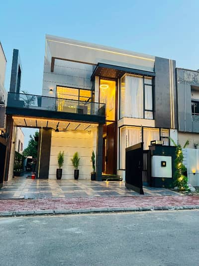Luxury 10 Marla House For Rent