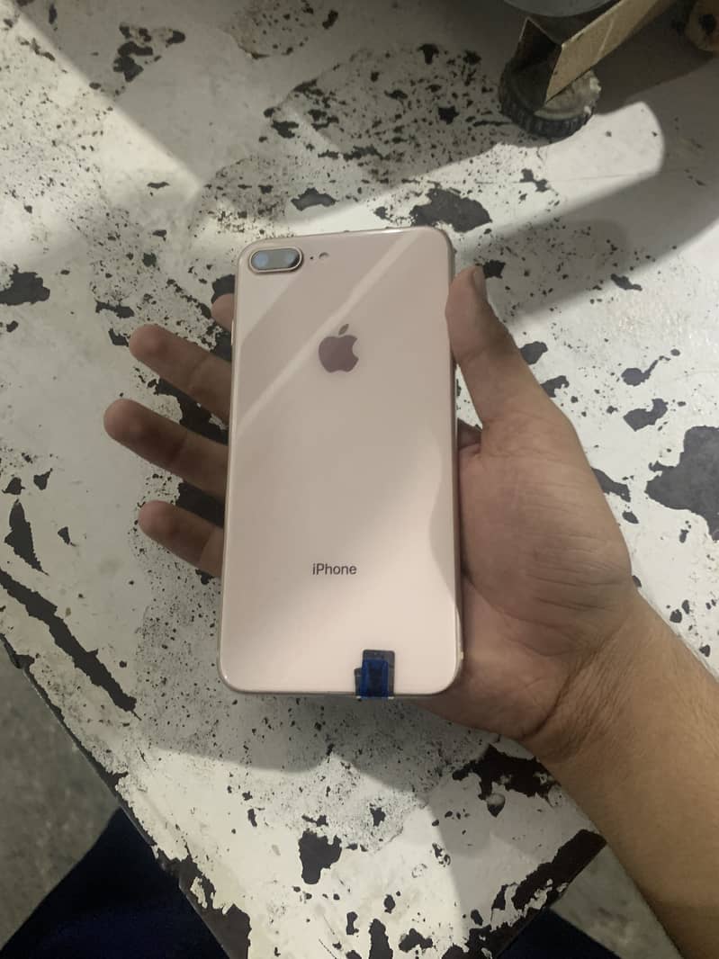 Apple iPhone 8 Plus 1