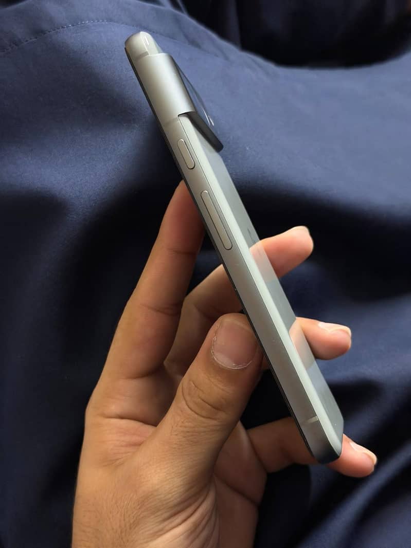 Google Pixel 8 4