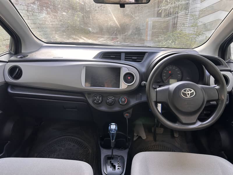 Toyota Vitz 2011 3