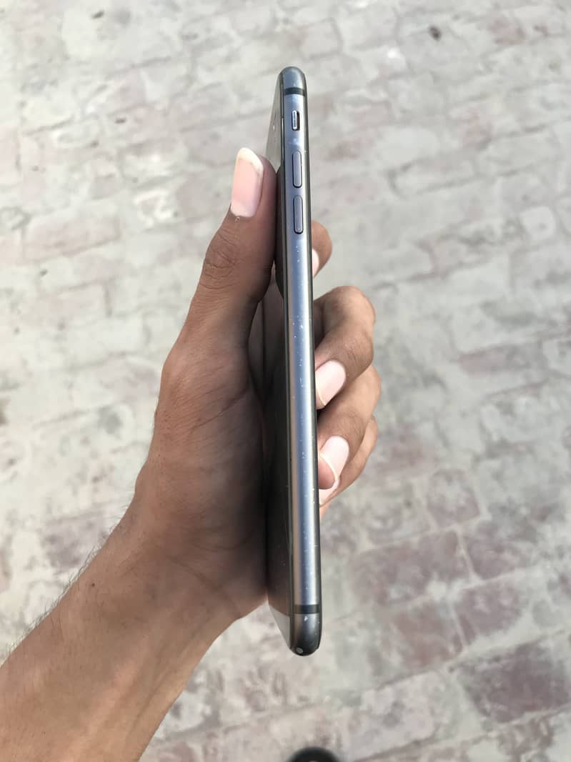 Apple iPhone 8 Plus 1