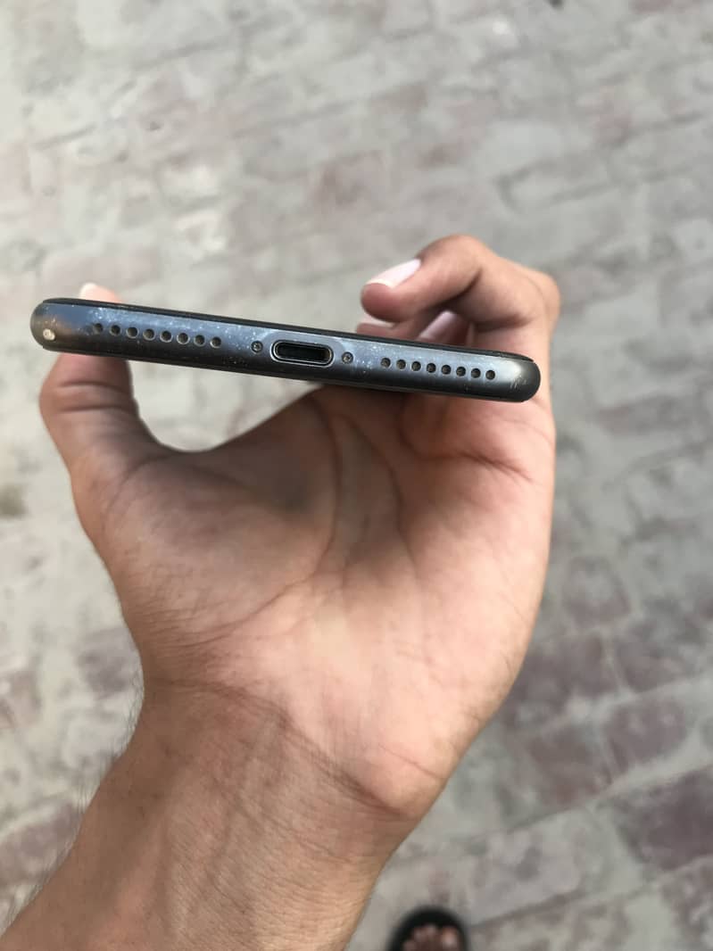 Apple iPhone 8 Plus 3