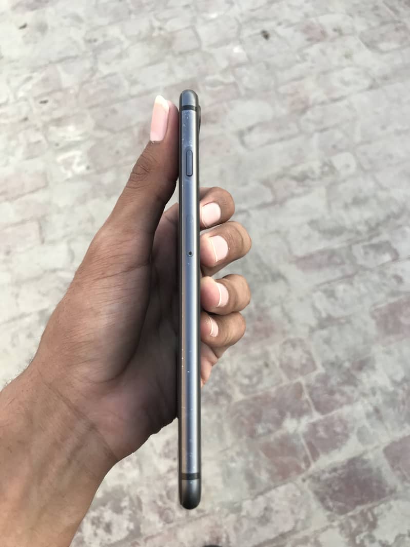 Apple iPhone 8 Plus 4