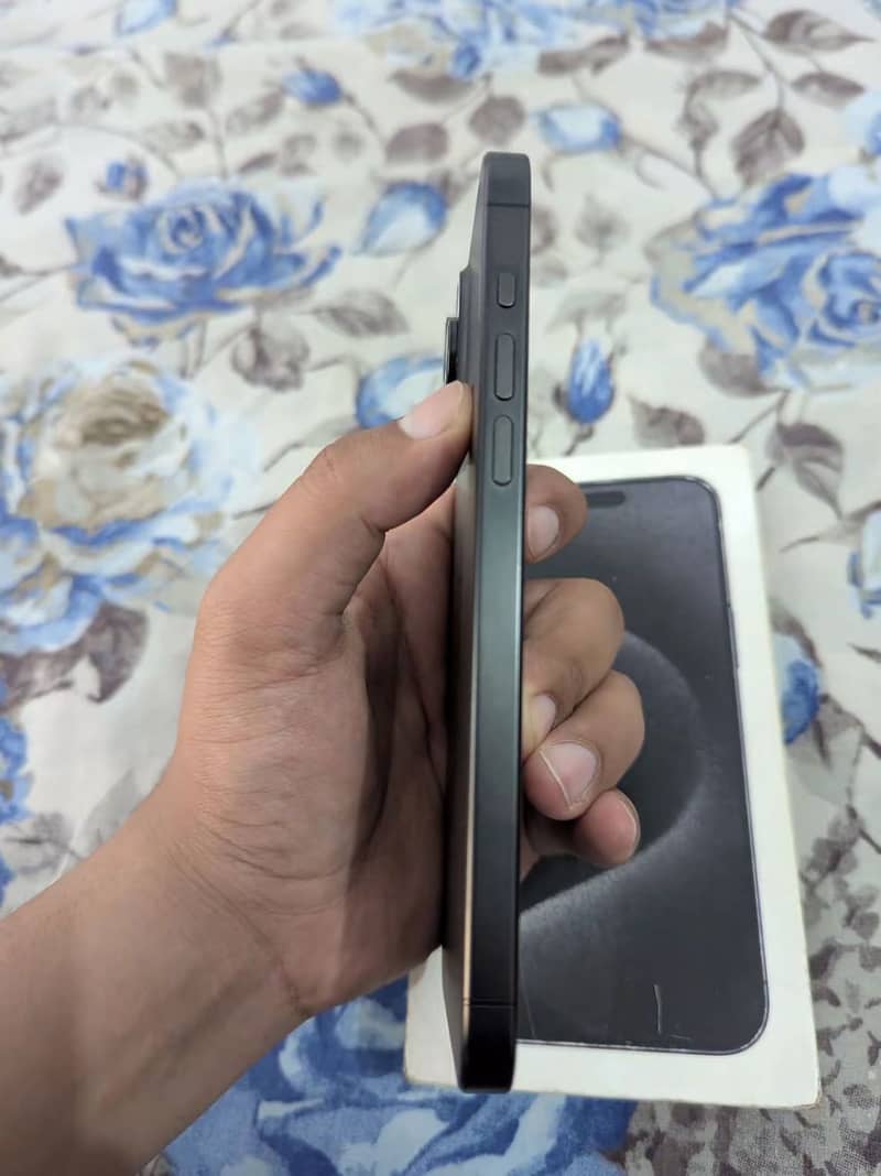 iPhone 15 Pro Max 1